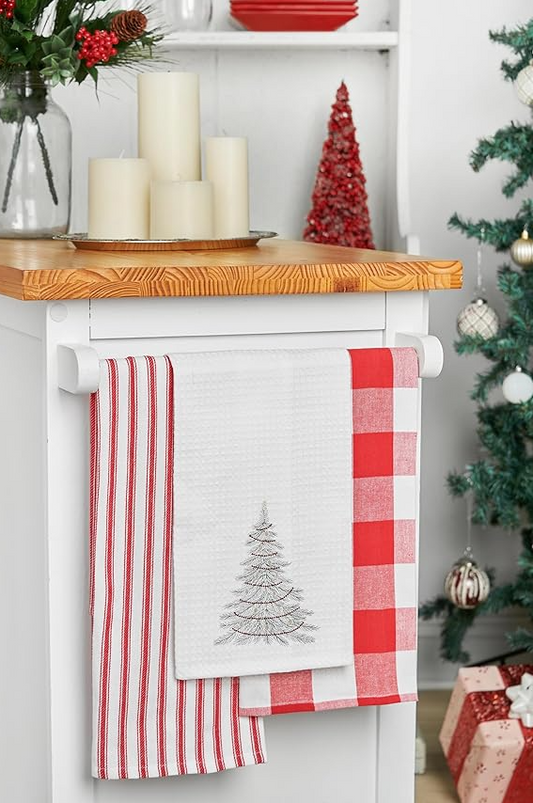 TRADITIONAL CHRISTMAS TREE TOWEL