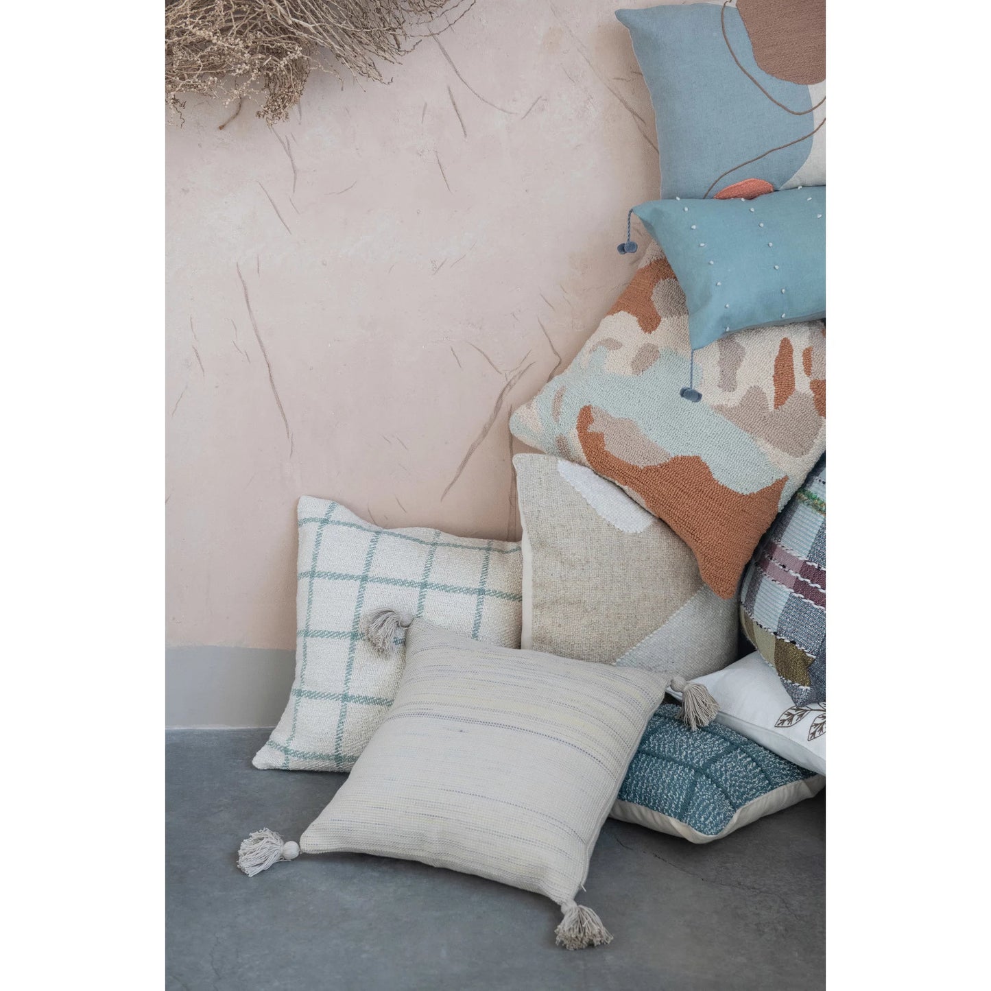 SQUARE WOVEN PILLOW WITH TASSELS
