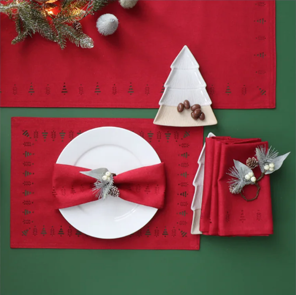TREE HEMSTITCH NAPKINS: RED (4)