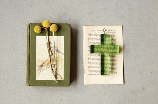GLASS HANGING CROSS