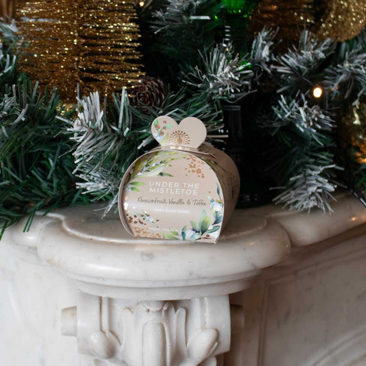 GUEST SOAPS UNDER THE MISTLETOE