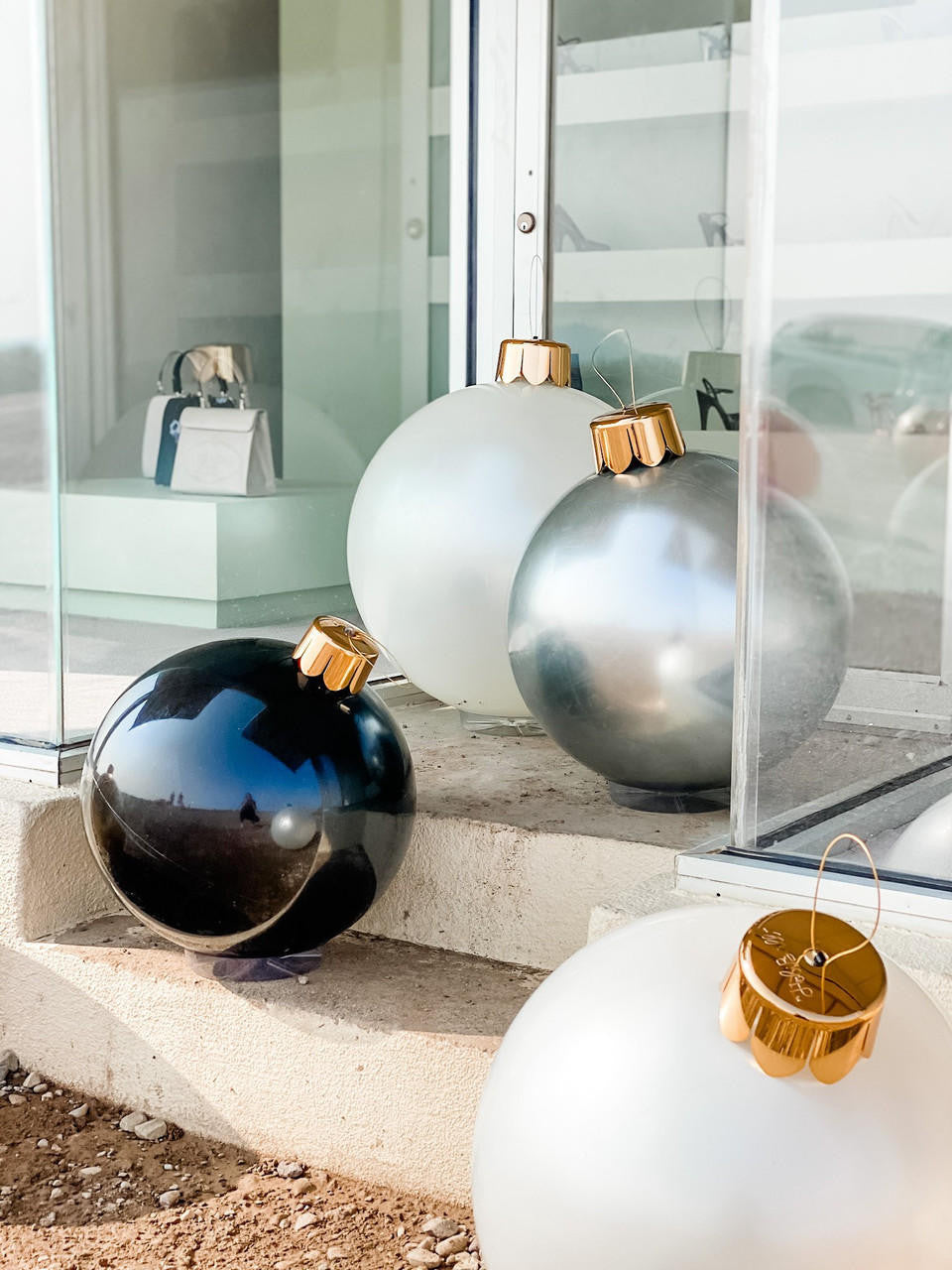 HOLIBALL MEDIUM 18" SILVER INFLATABLE ORNAMENT