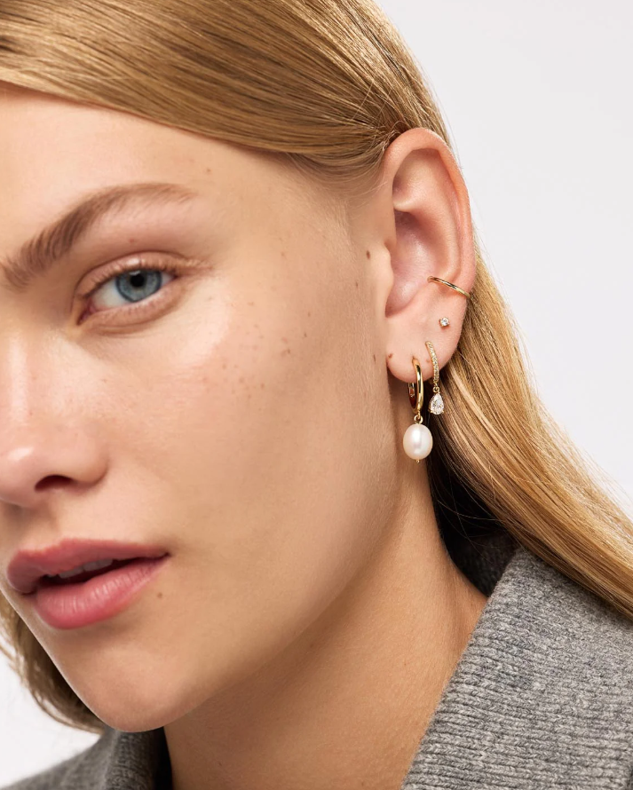 ANA LUISA PEARL HOOPS-MEDIUM FRIDA