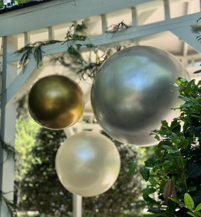 METALIC HOLIBALL SETOF THREE